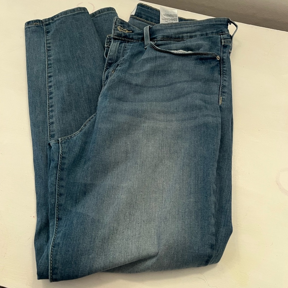 Denizen From Levis Mid Rise Jeans